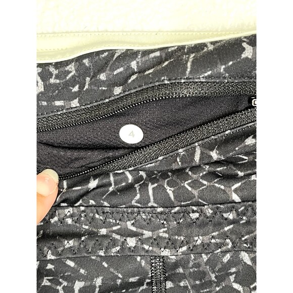 Lululemon Real Quick Crop Leggings Womens 4 Black Samba Snake Battleship Running - Picture 10 of 13